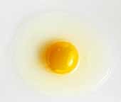 Rohe Eier können die Infektionsquelle für Infektionen mit Salmonellen sein