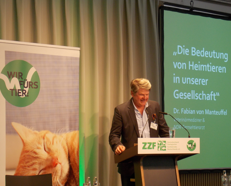 NDR-Fernsehtierarzt Dr. Fabian von Manteuffel hielt einen Impulsvortrag zur Bedeutung von Heimtieren in unserer Gesellschaft